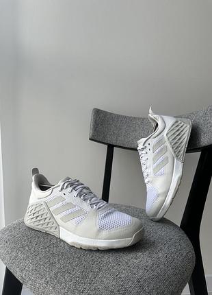 Білі спортивні кросівки кеди взуття adidas