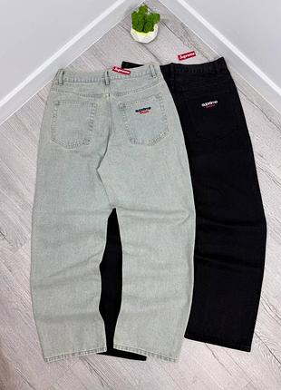 Джинси від бренду supreme