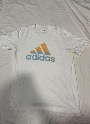 Футболка чоловіча adidas біла з принтом