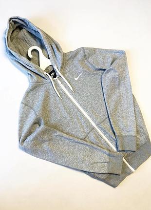 Спортивное худи на молнии nike — всего за 450 грн! 
​удобное базовое зип-худи от nike в универсальном сером меланжевом цвете.