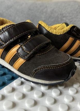 Дитячі кросівки adidas 22