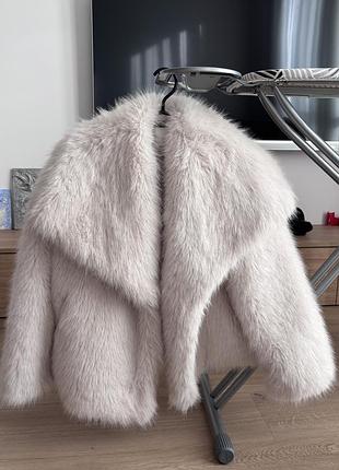 Шуба stradivarius біла 3