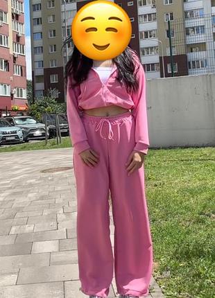 Рожевий спортивний костюм