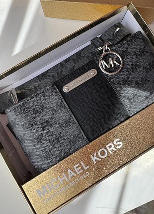 Сумка поясна michael kors оригінал колір чорний з сірим принт логотип