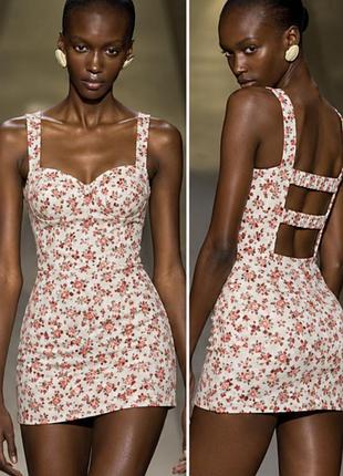 Жіноча коротка сукня forever 21 кремова з квітковим принтом