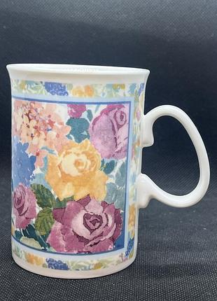 Чашка бренду cloverleaf (серія pot pourri, виготовлена з кістяної порцеляни — fine bone china, дизайну натхненного творчістю клер марш