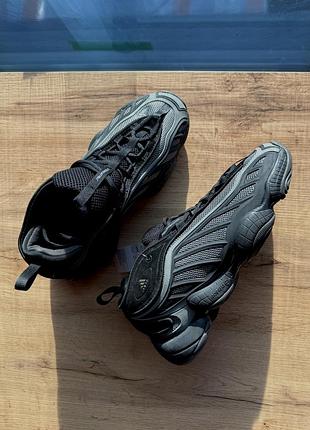 В наявності нові кросівки adidas yeezy 500 intimidation