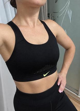 Топ жіночий спортивний nike чорний xs