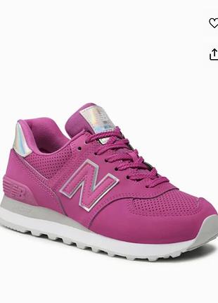Яскраво-рожеві жіночі кросівки new balance wl574hr2 з характерними голографічними вставками на п'яті та язичку