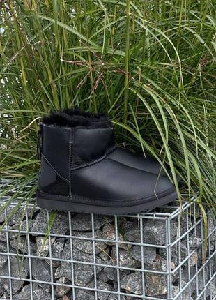 Жіночі уггі міні шкіряні з змійкою та лак пьятка ugg mini australia zip black leather