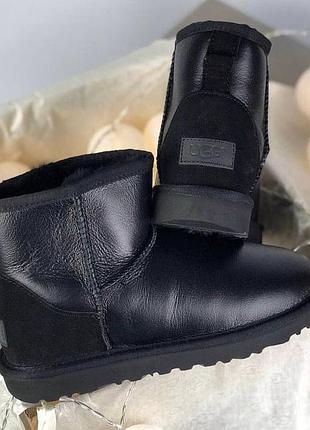 Жіночі уггі міні чорні шкіряні ugg classic mini black leather