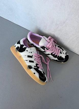 Кросівки adidas samba з рожевими шнурками та коров'ячим принтом, текстиль