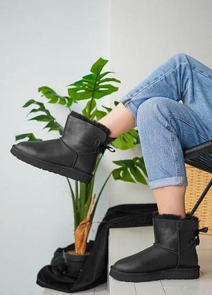 Жіночі уггі чорні шкіряні з бантом ugg mini bailey bow leather