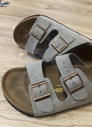 Сандалі birkenstock arizona suede taupe,замшеві,сірого кольору