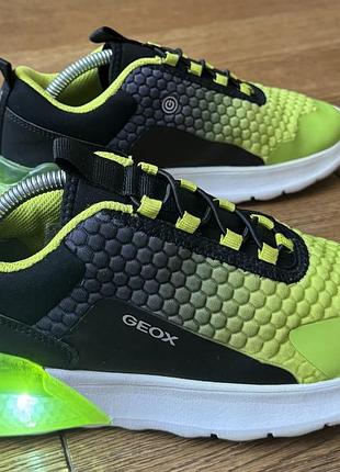 Geox j activart кросівки з підсвіткою р.35 (23 см) 2024 р.