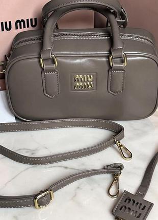 Стильна жіноча сумка miu miu міу міу колір мокко саквояж