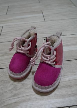 Зимові оригінальні черевики на дівчинку ugg