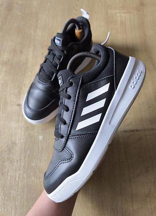 Крутые женские кожаные  кроссовки  adidas, р.36,5.