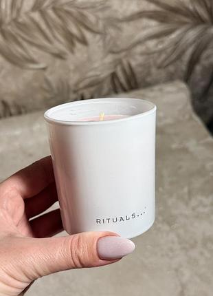 Rituals the ritual of sakura scented candle ароматична свічка сакура, 140 г( без упаковки)