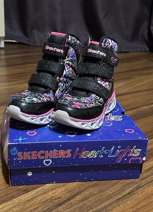 Черевики для дівчаток skechers heart lights чорні з рожевим