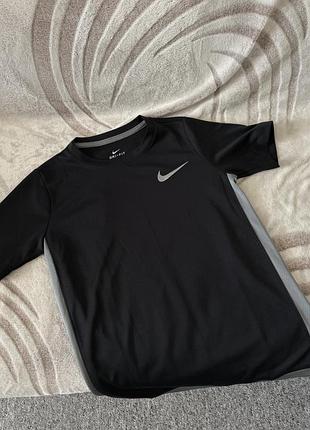 Футболка nike dri fit