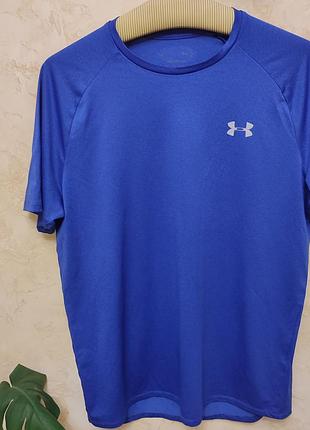 Красивая оригинальная спортивная футболка under armour