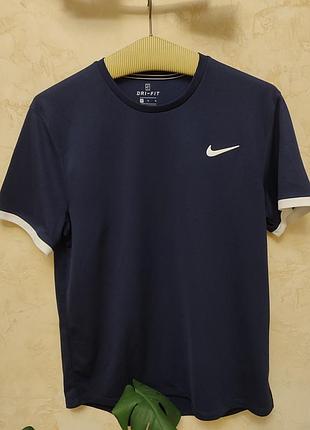 Гарна оригінальна спортивна футболка nike