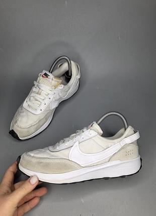 Білі кросівки nike waffle debut