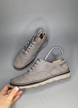 Женские полукеды серого цвета модели clarks damara ava из мягкого замша или кожи на шнуровке