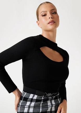 Стильный черный джемпер в рубчик с вырезом на груди zara