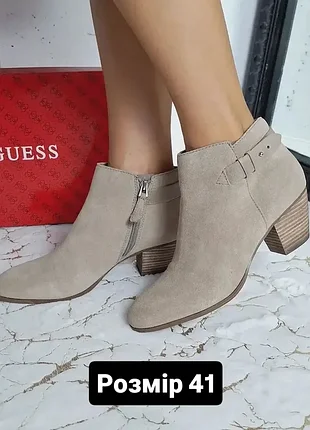 Guess оригінал бежево-пісочні вестерн черевики на підборах