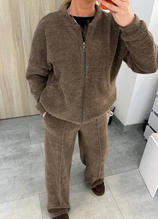 Костюм жіночий
