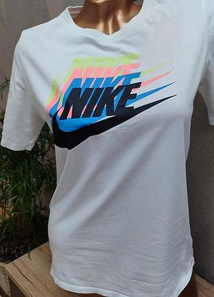 Красивая оригинальная хлопковая футболка nike