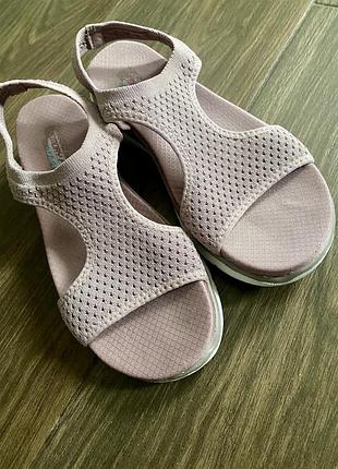 Сандалі жіночі skechers рожеві