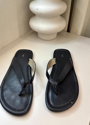 Шкіряні шльопнці zara
