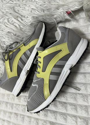 Кросівки adidas жіночі