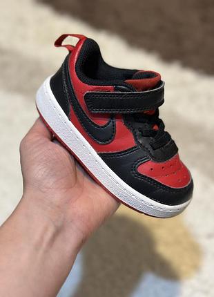 Оригінальні дитячі кросівки nike court 22 розмір (13.5 см) б/в