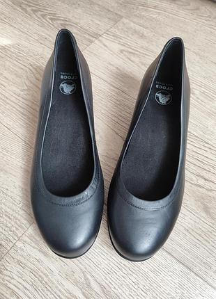 Кожаные туфли crocs 38-39