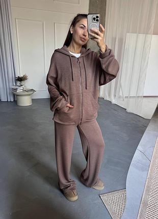 Костюм жіночий
