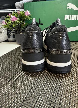 Оригинальные кроссовки kors 6