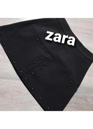 Міні-спідниця жіноча zara чорна з заклепками