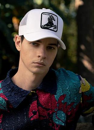 Бейсболка-тракер кепка унисекс goorin bros stallion trucker hat в белом цвете