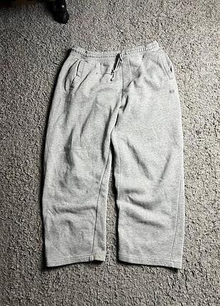 Штаны серые baggy  состояние на фото    замеры  длина- 98 полупояс-42 выход-26  цена-300грн