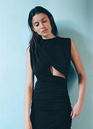 Жіноча коротка чорна сукня з вирізом zara розмір с