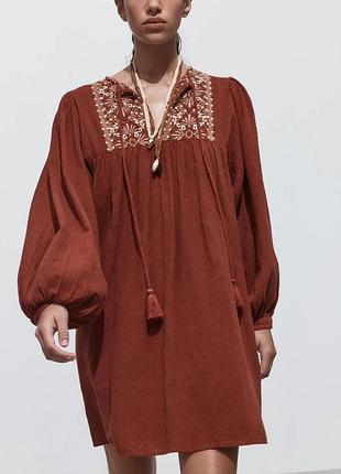 Жіноча лляна обʼємна сукня-вишиванка zara теракотового кольору розмір xs s