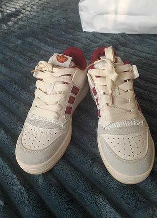 Кросівки чоловічі adidas forum low білі з бордовим