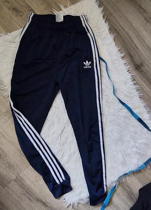 Крутые брюки adidas на рост 158-164 см