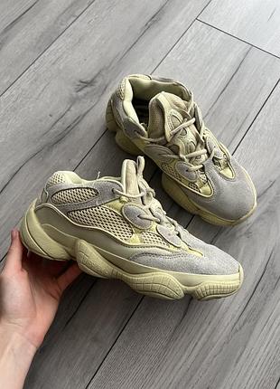 Жіночі кросівки adidas yeezy boost