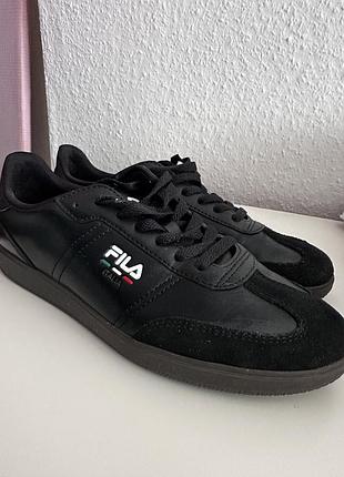 Кросівки fila чорні, розмір 39