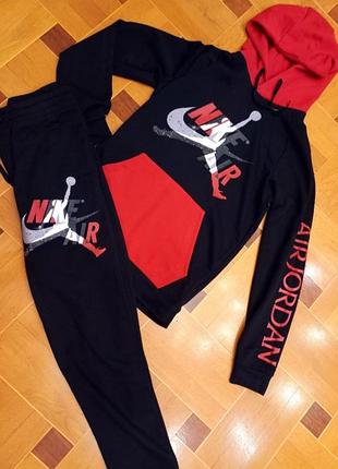 Классный спортивный прогулочный костюм известного бренда jordan,оригинал.